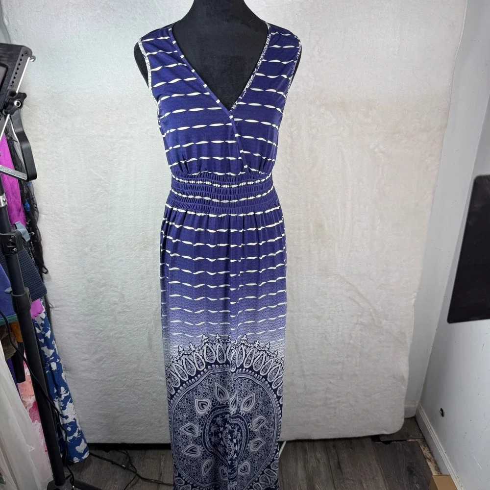 Mlle Gabrielle Women Blue‎ White Ombre Medallion Smocked Waist Maxi Dress Size M